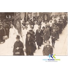 1927 Processie Kevelaar met oa. Dora Lutjrnhuis-Pastoor uit Coll. J.Peet . Coll HKR (3)